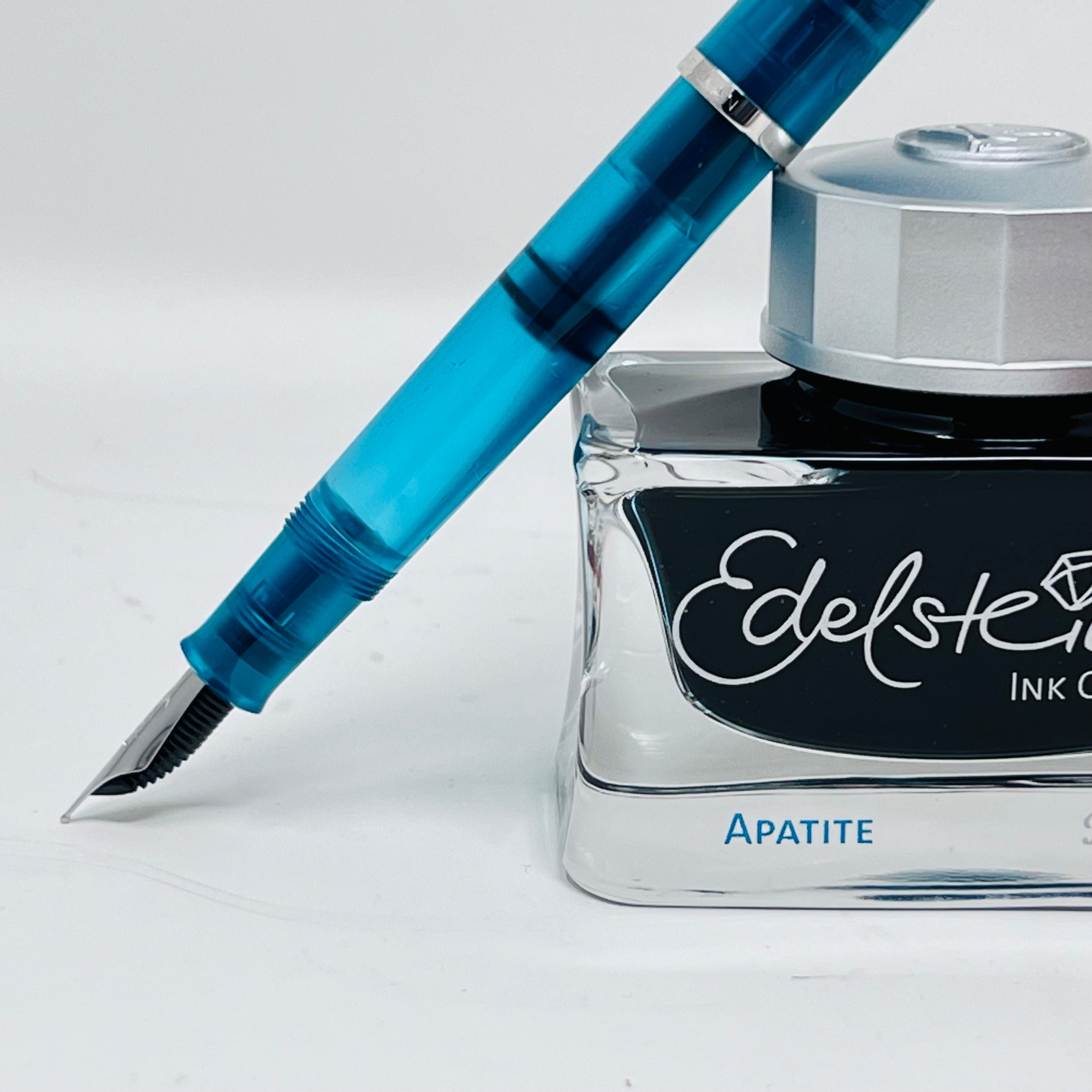 Pelikan Classic M205 Fountain Pen & Ink Gift Set Apatite - Medium
