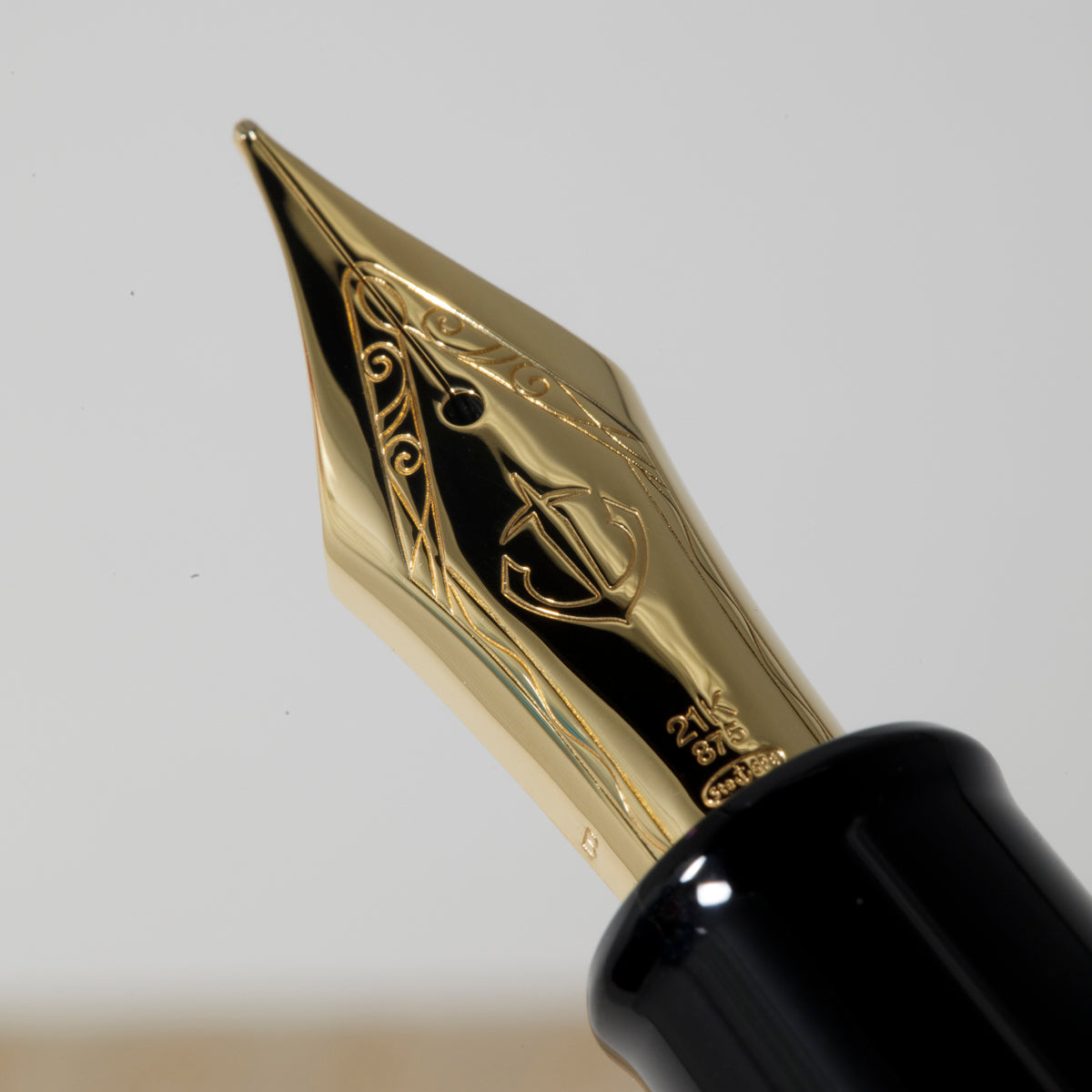 Sailor Maki-e Fountain Pen Sakura Nagare - King of Pens-Pen Boutique Ltd