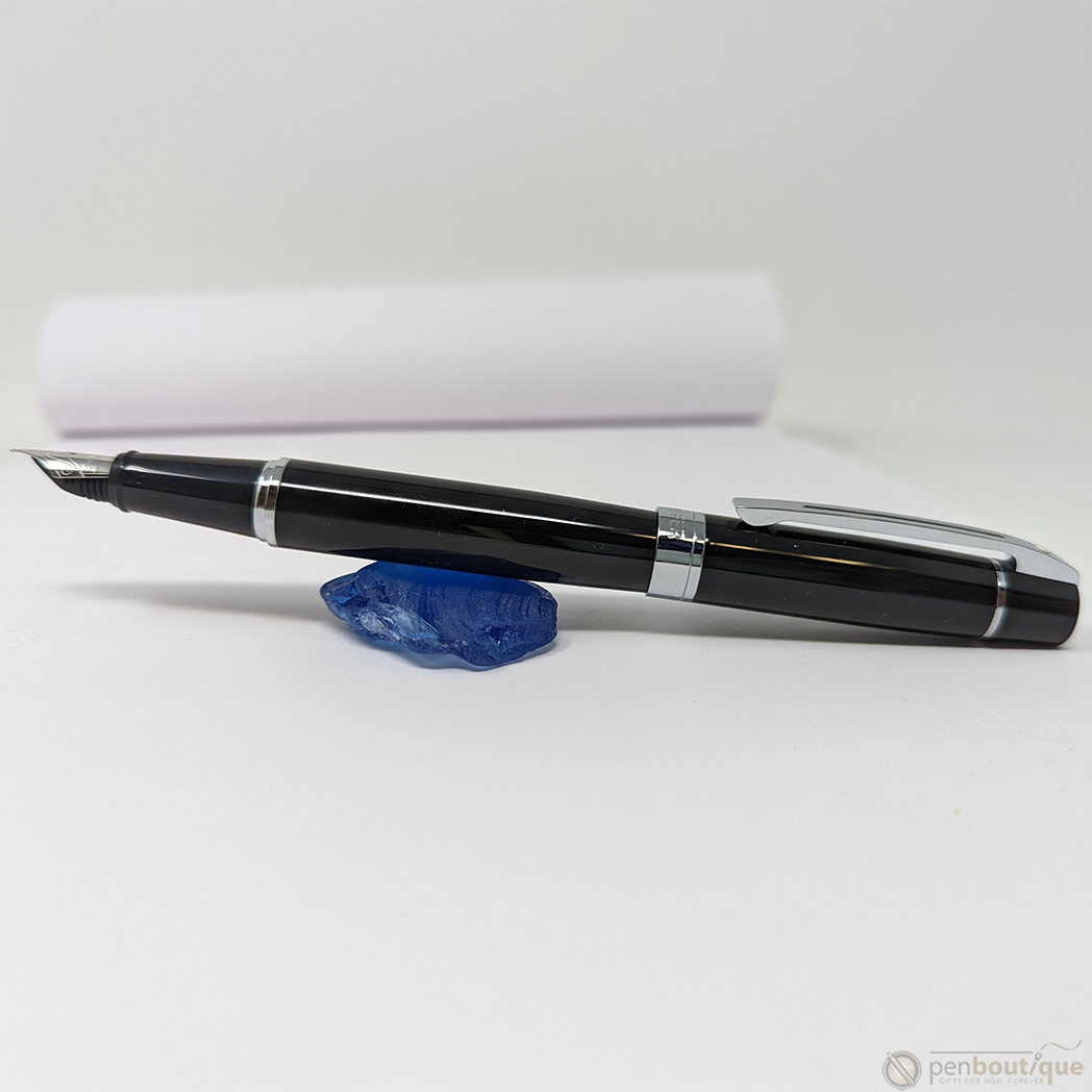 Sheaffer 300 Fountain Pen - Glossy Black Lacquer Medium